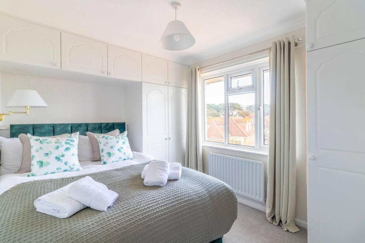 Breath Taking Sea View 2 Bedroom Sleeps 6- Parking Bournemouth Exterior photo